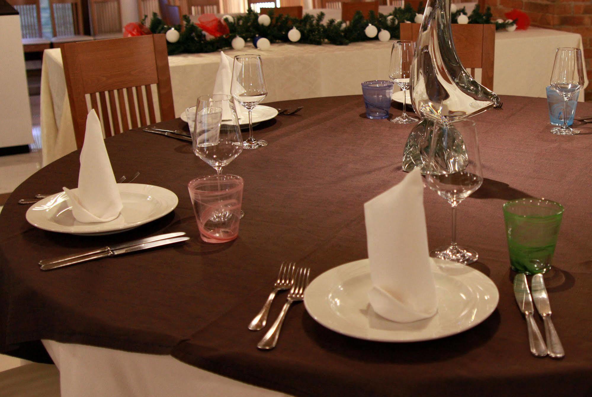 Oasi Bianca Hotel Pomposa Buitenkant foto