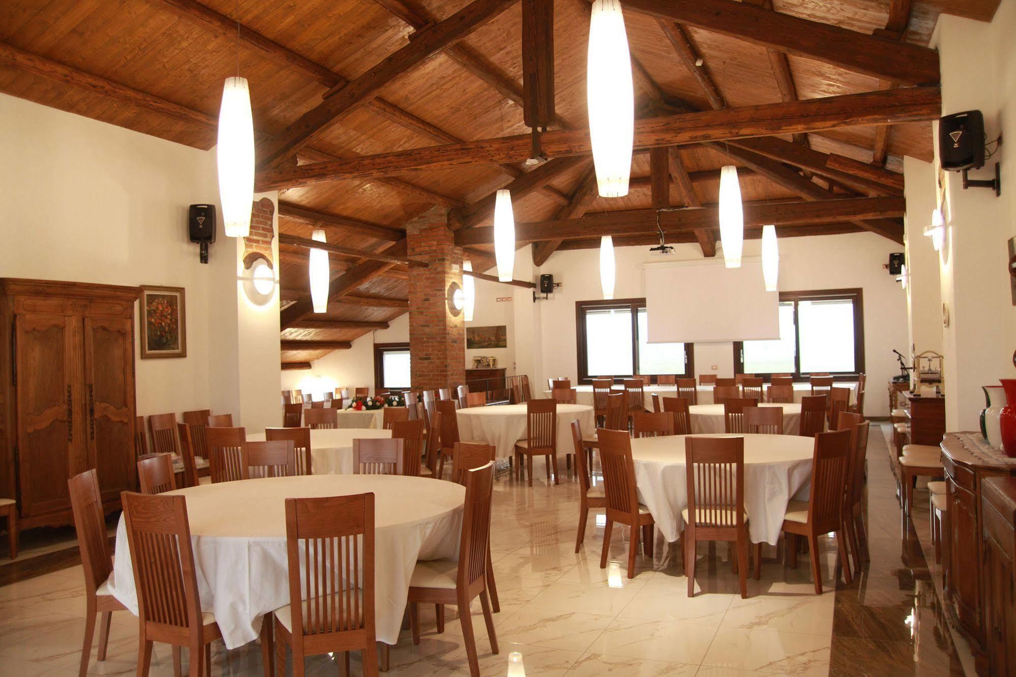 Oasi Bianca Hotel Pomposa Buitenkant foto